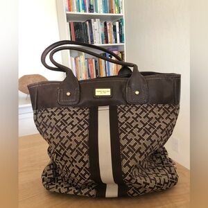 Tommy Hilfiger|Brown faux leather tote, monogram print style•••White stripe